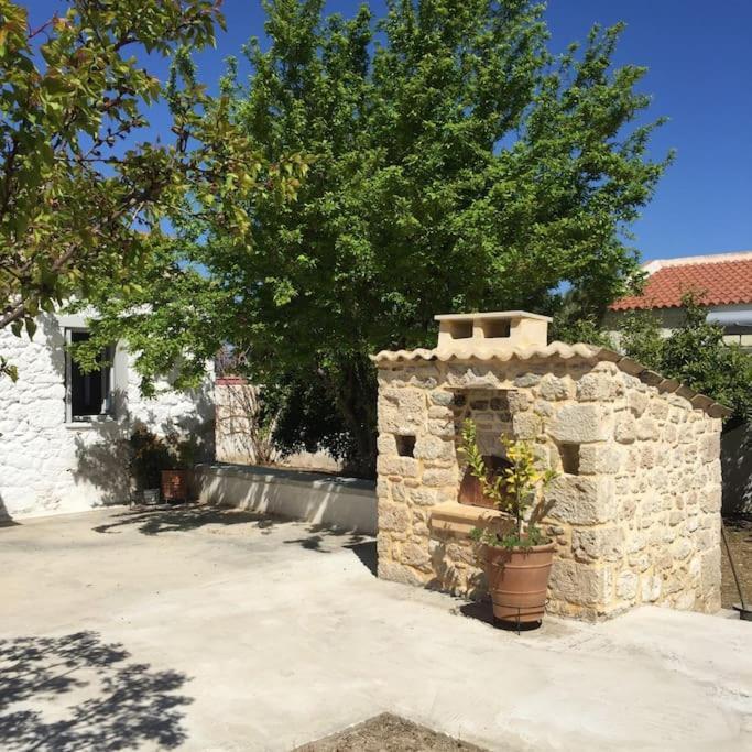 Aνεξάρτητη Παραδοσιακή Πέτρινη Κατοικία Corinth Екстериор снимка
