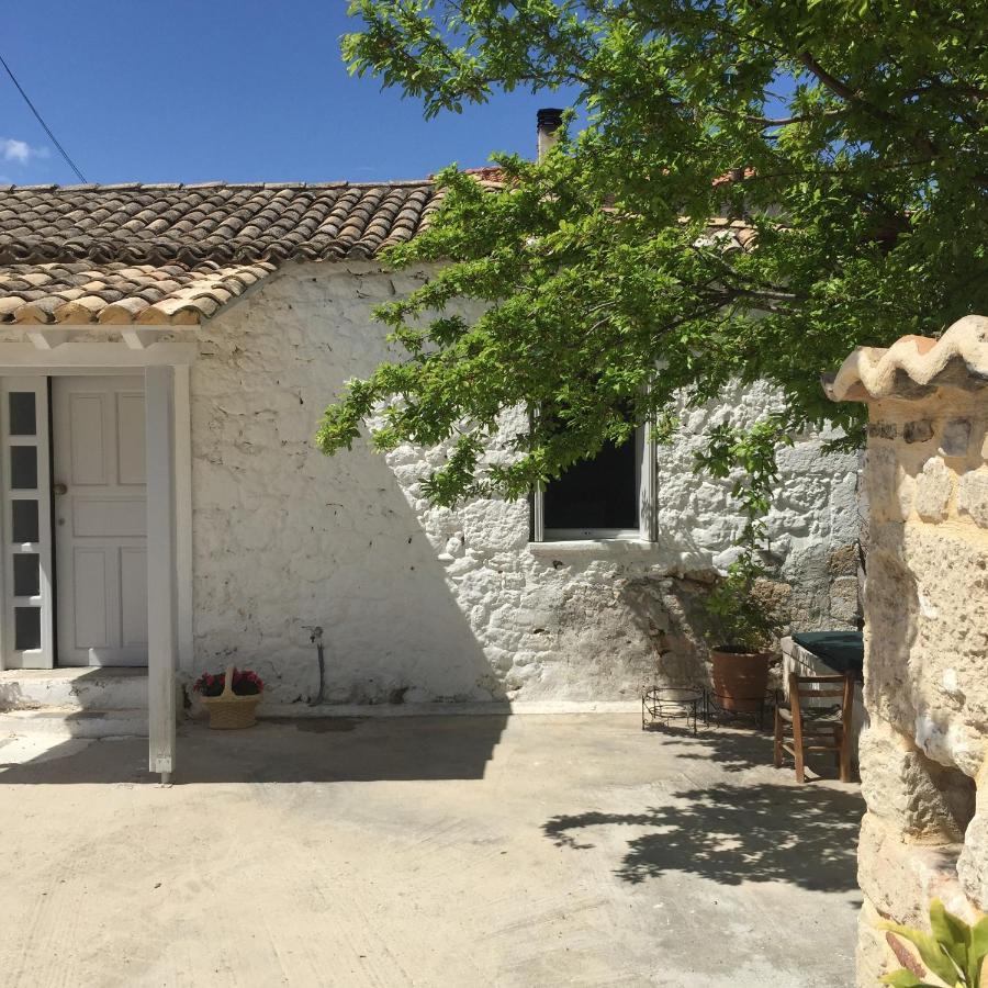 Aνεξάρτητη Παραδοσιακή Πέτρινη Κατοικία Corinth Екстериор снимка