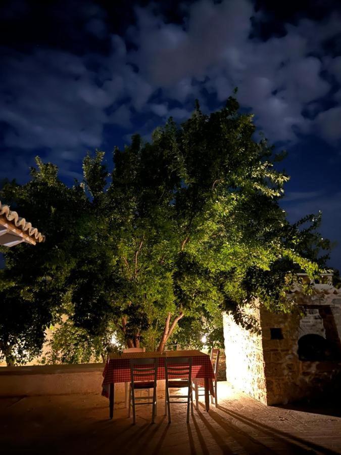 Aνεξάρτητη Παραδοσιακή Πέτρινη Κατοικία Corinth Екстериор снимка